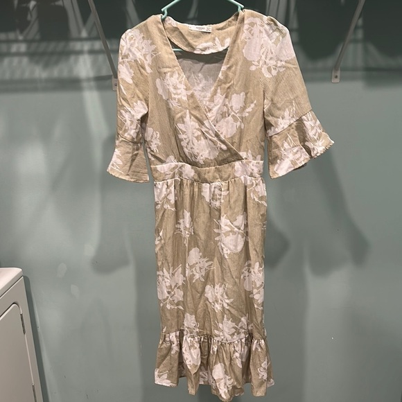 Floral Ruffle Sleeve Wrap Dress - Tan and White - Picture 2 of 6